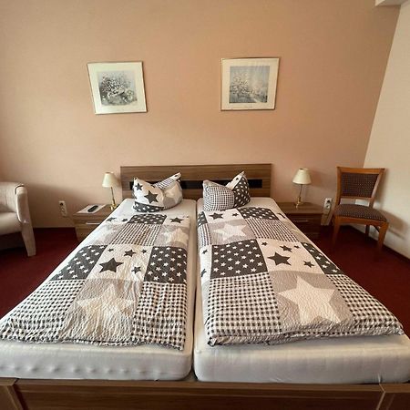 Hotel Zur Mosel Minheim Bagian luar foto