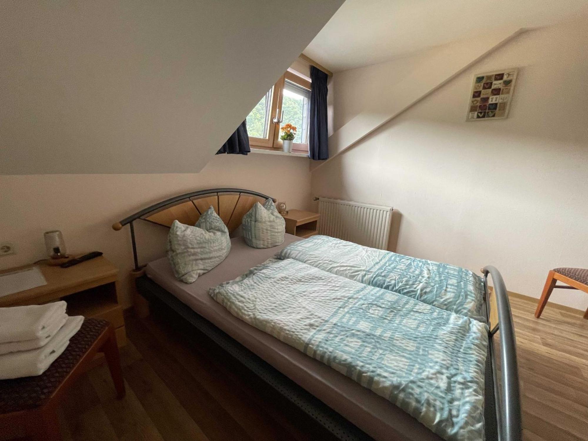 Hotel Zur Mosel Minheim Bagian luar foto