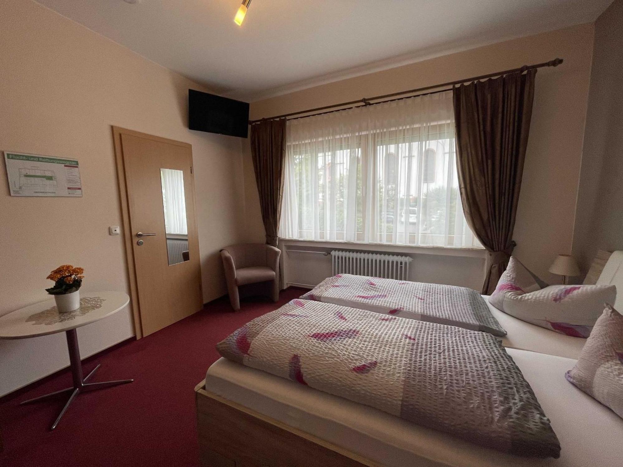 Hotel Zur Mosel Minheim Bagian luar foto
