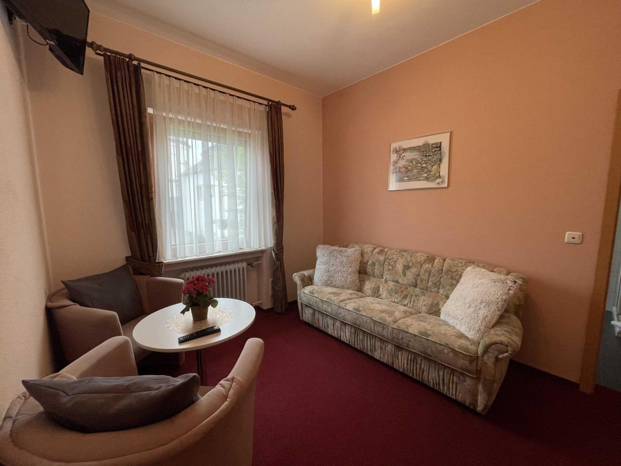 Hotel Zur Mosel Minheim Bagian luar foto