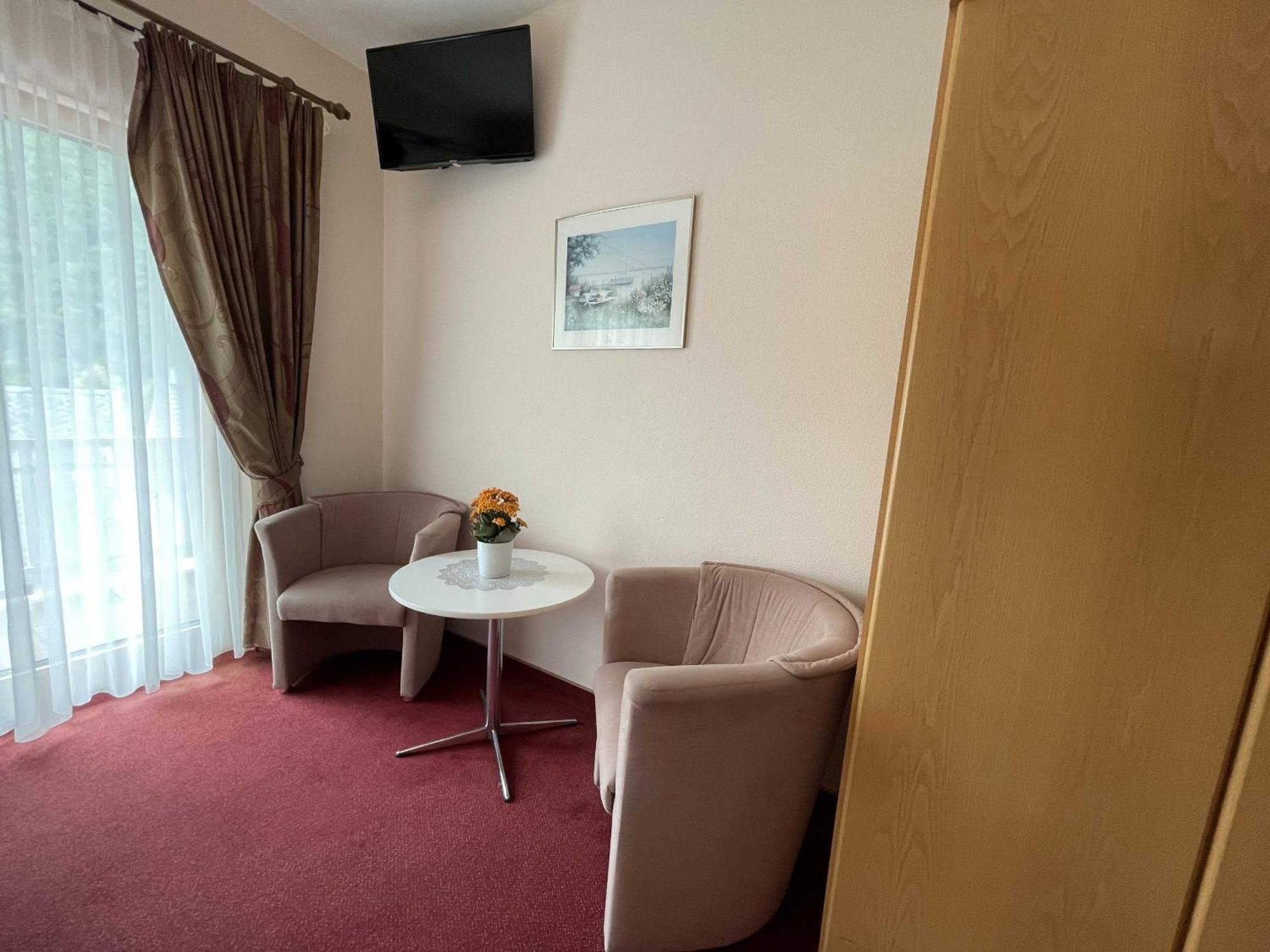 Hotel Zur Mosel Minheim Bagian luar foto