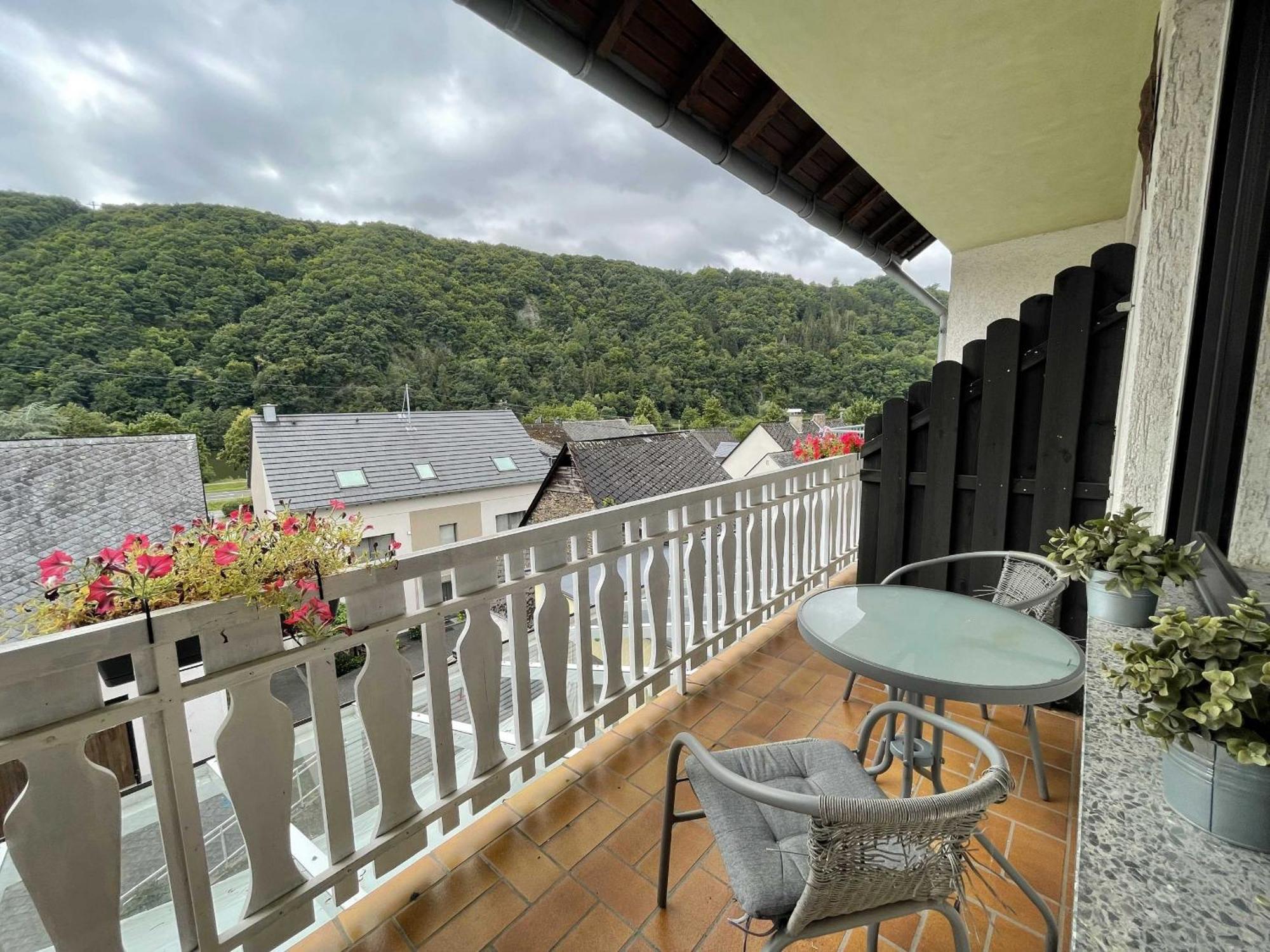 Hotel Zur Mosel Minheim Bagian luar foto
