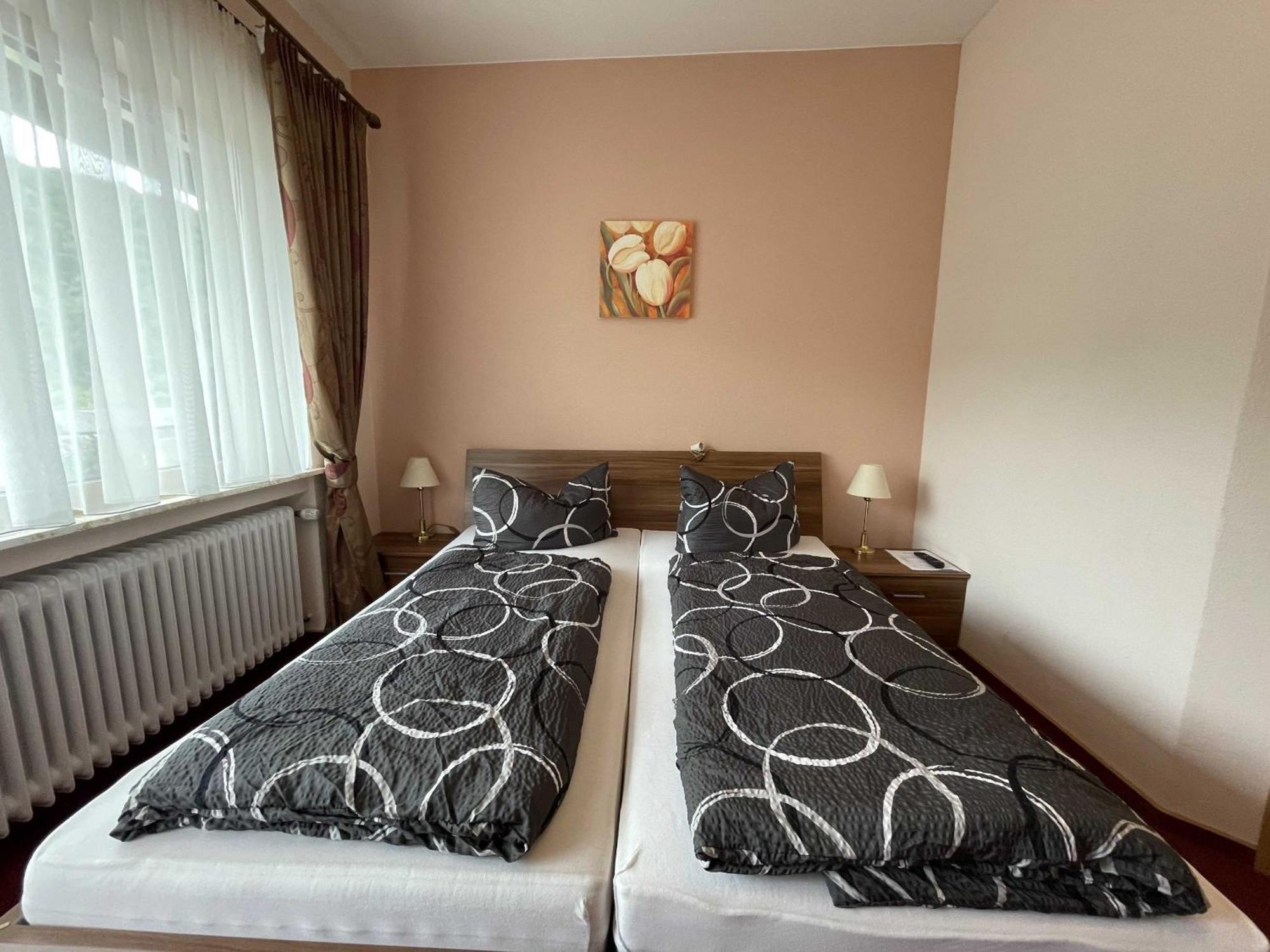 Hotel Zur Mosel Minheim Bagian luar foto