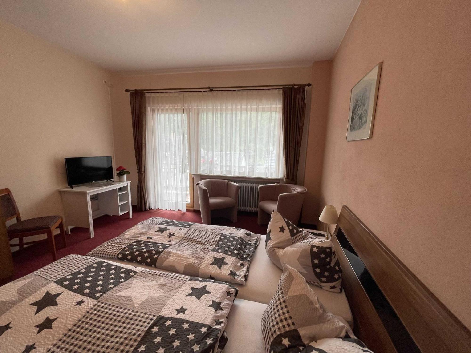 Hotel Zur Mosel Minheim Bagian luar foto
