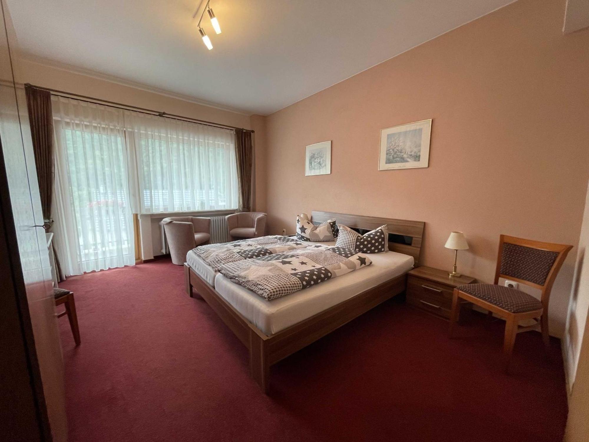Hotel Zur Mosel Minheim Bagian luar foto