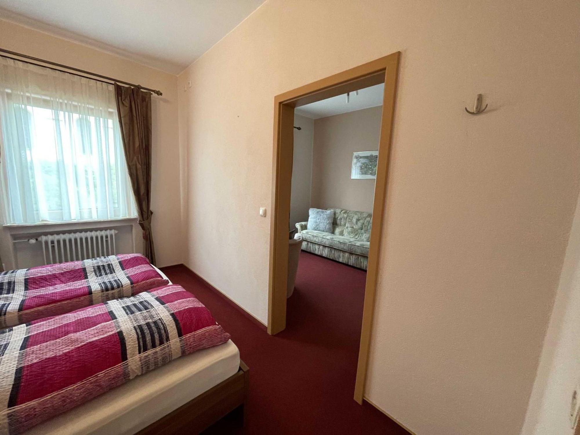 Hotel Zur Mosel Minheim Bagian luar foto