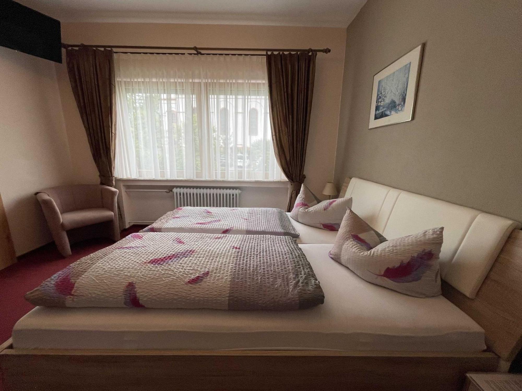 Hotel Zur Mosel Minheim Bagian luar foto