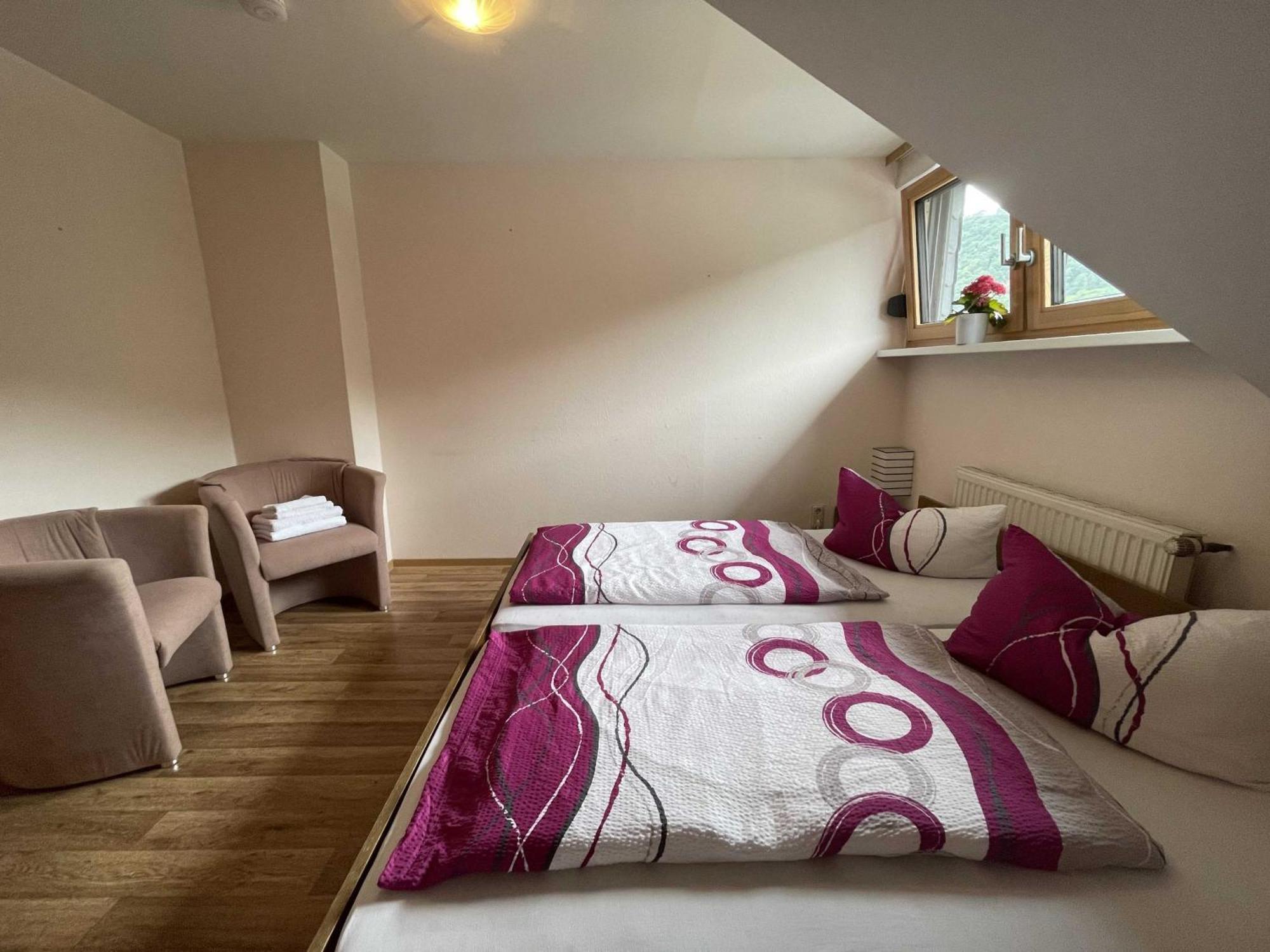 Hotel Zur Mosel Minheim Bagian luar foto