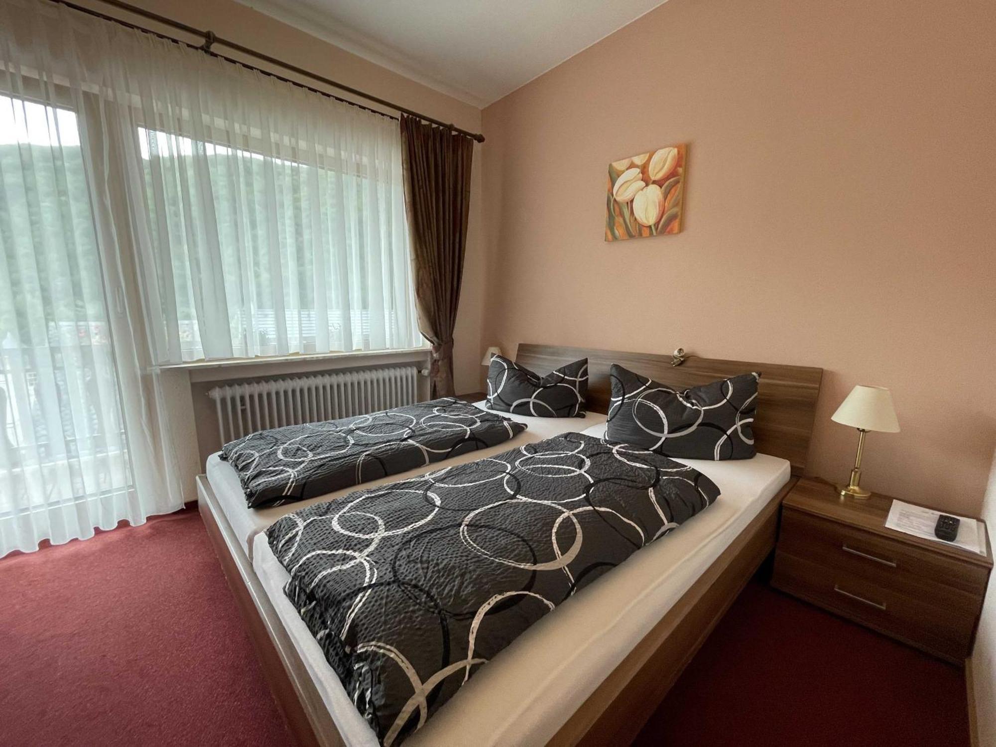 Hotel Zur Mosel Minheim Bagian luar foto